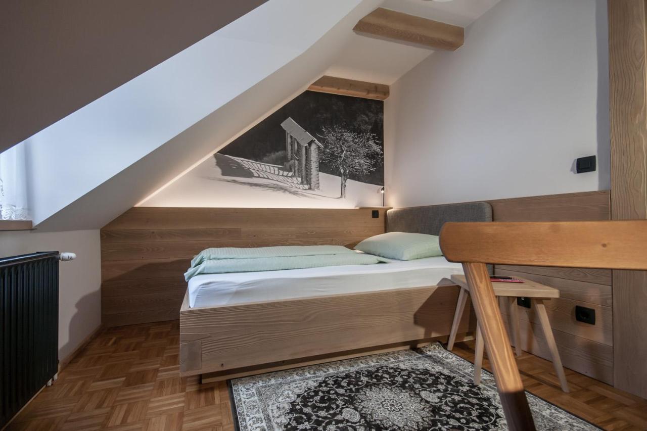 Guesthouse Pri Zalogarju ゴレンスカ地方 エクステリア 写真