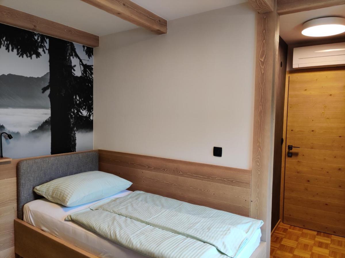 Guesthouse Pri Zalogarju ゴレンスカ地方 エクステリア 写真